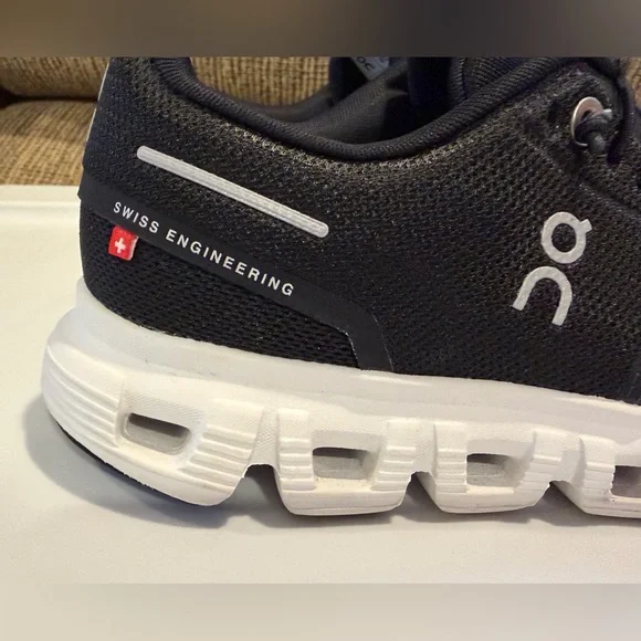 On Cloud 6 Sneakers - Picture 14 of 15